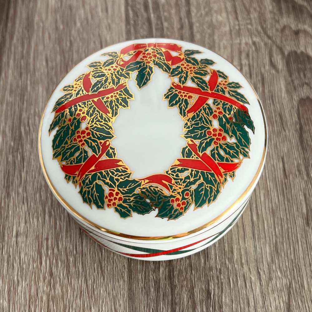 Trinket‎ box